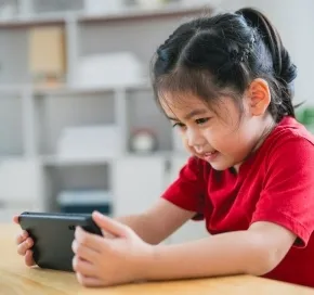 Mengenal Screen Time yang Ideal untuk Anak